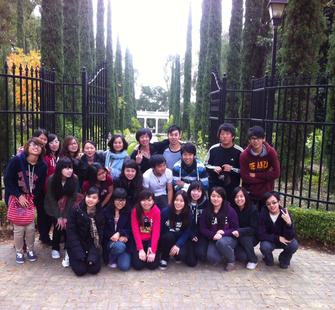 Volunteers from De Anza College had a work day in the Italianate Garden!